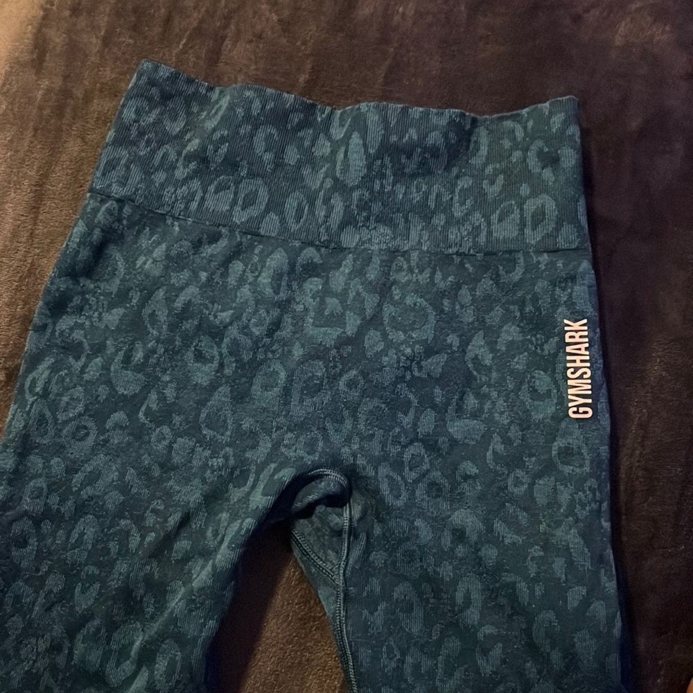 GYM SHARK ANIMAL PRINT SEAMLESS LEGGINS SIZE S
